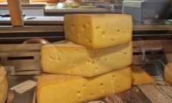 Allgäuer Emmentaler im Hofladen Krötz Allgäuer Emmentaler im Hofladen Krötz